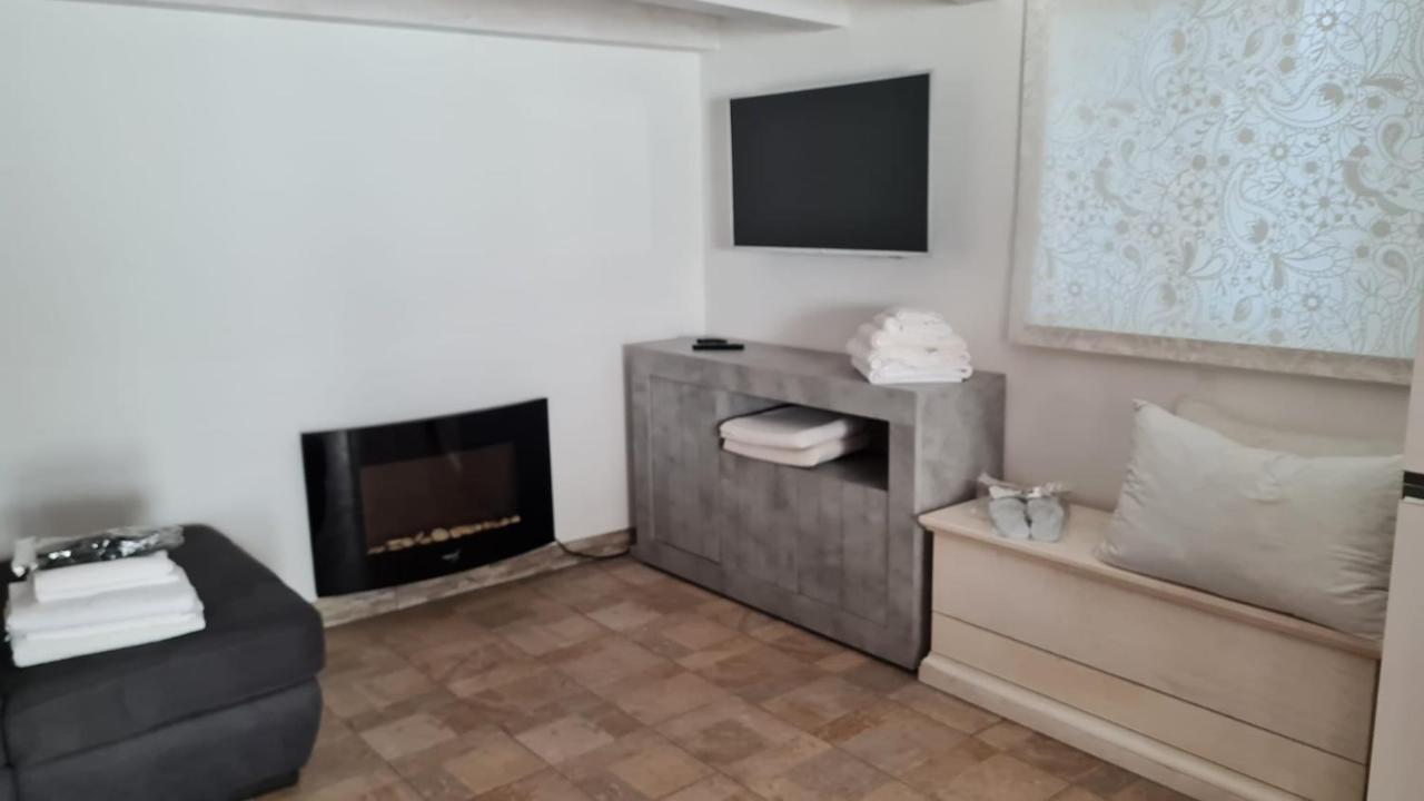Dependance Oscar Apartment Carrozziere Fonte Ciane Luaran gambar